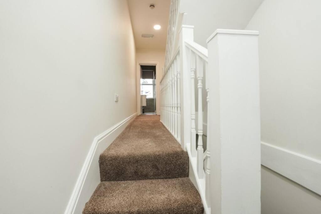 Apartamento Newly Renovated Modern 4 Bed 3 Bath